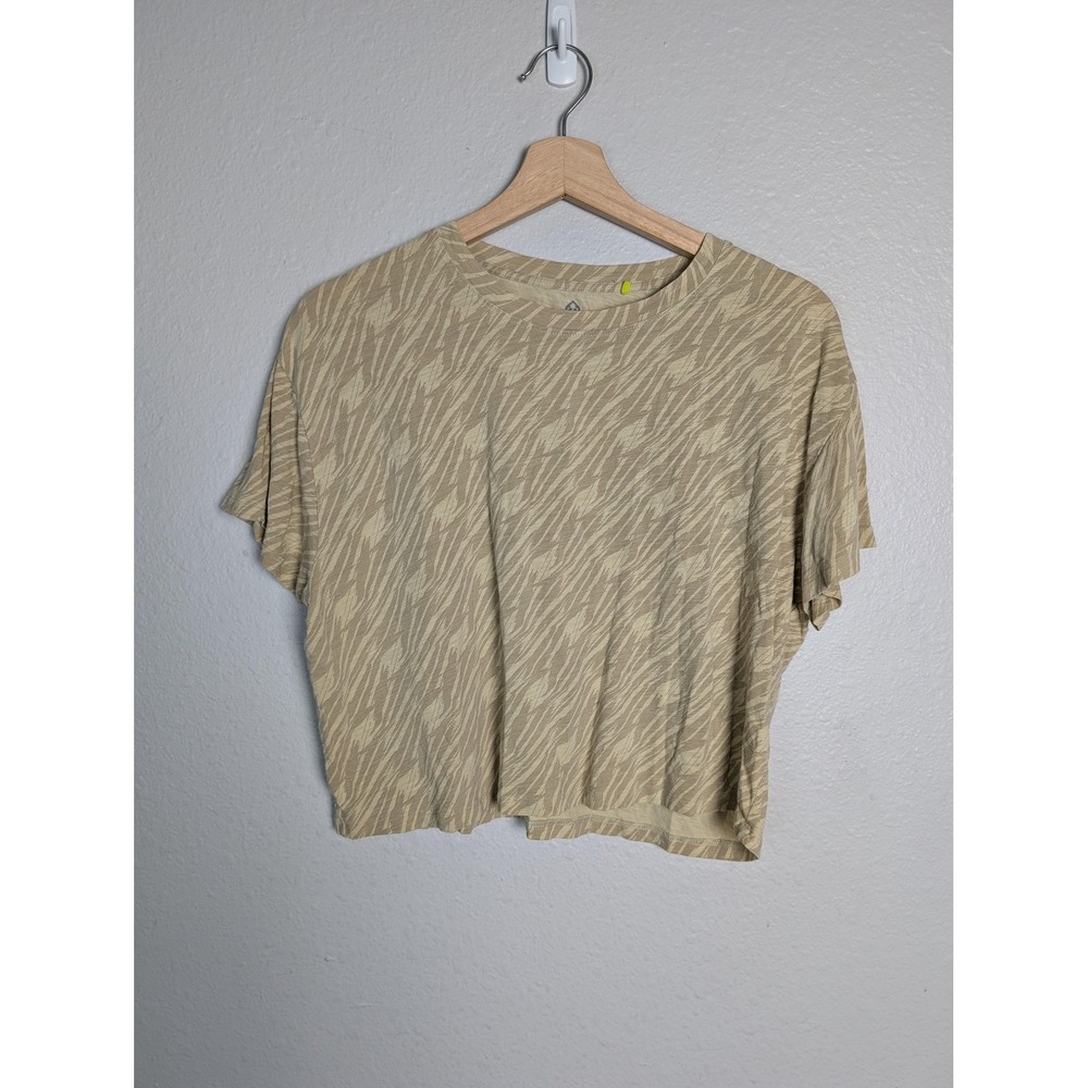 Tasc Performance Shirt Womens Medium Beige Animal Print Cropped Top Bamboo Blend
